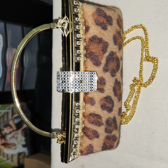 Bundle of Wristlets and Crossbody. - Picture 13 of 16